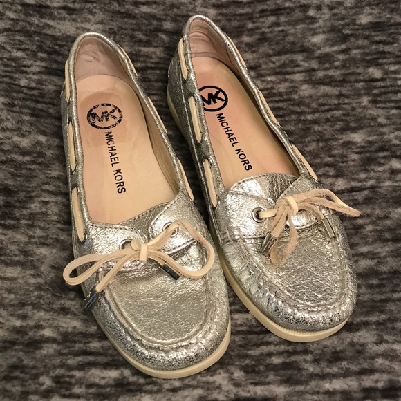 Michael Kors Shoes - Michael Kors Blair Silver Leather Boat Shoes Sz 6